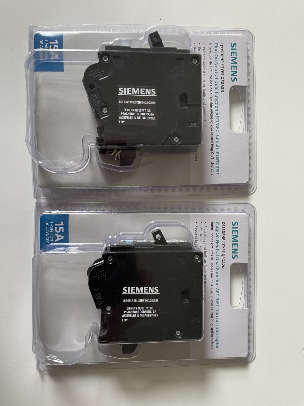 2 Siemens Q115DFN 15A 120V Plug-In Circuit Breakers