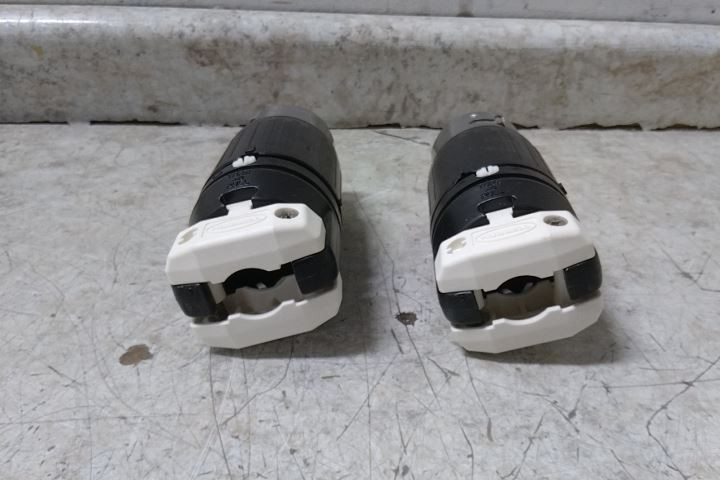 Hubbell CS6365C 2 Pk 125/250VAC 50 A Current Rating Straight Locking Plug