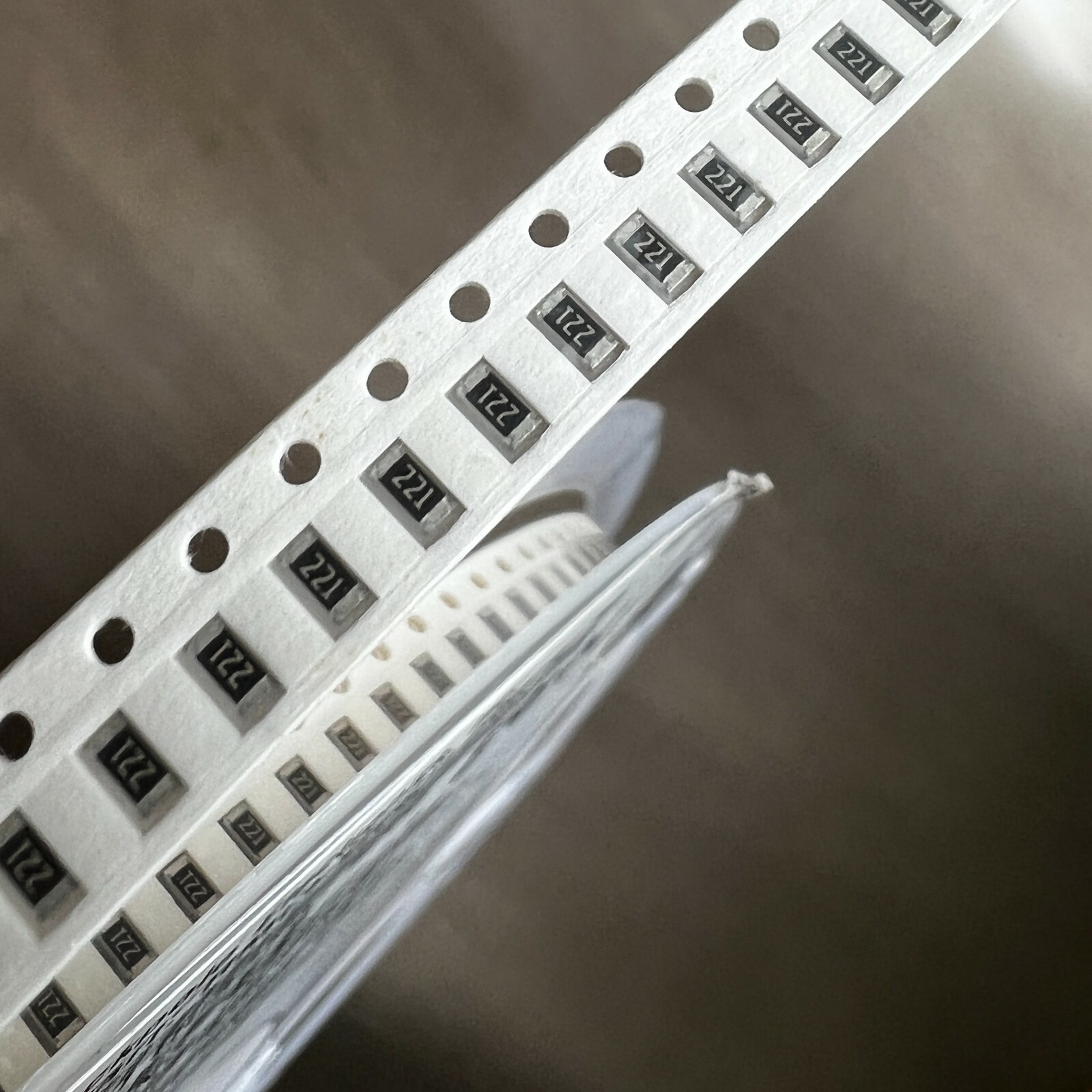 12-pack 220 Ohm 1/4W 5% 1206 SMT/SMD Chip Resistors 220R .25 0.25W – From USA