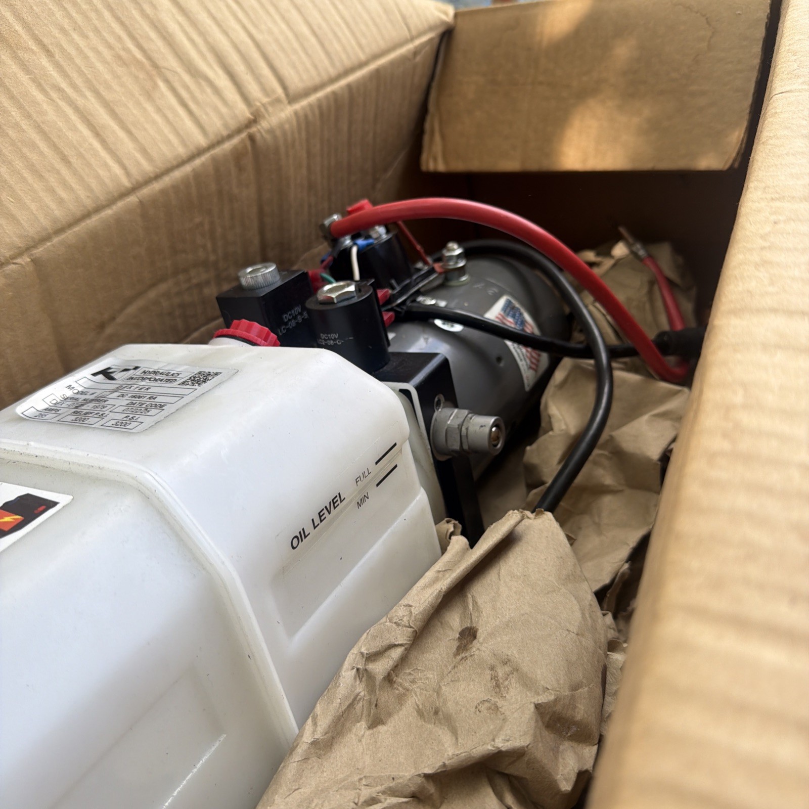 Double Acting Hydraulic Pump For Dump Trailers KTI – 12VDC – 6 Quart Reservoir
