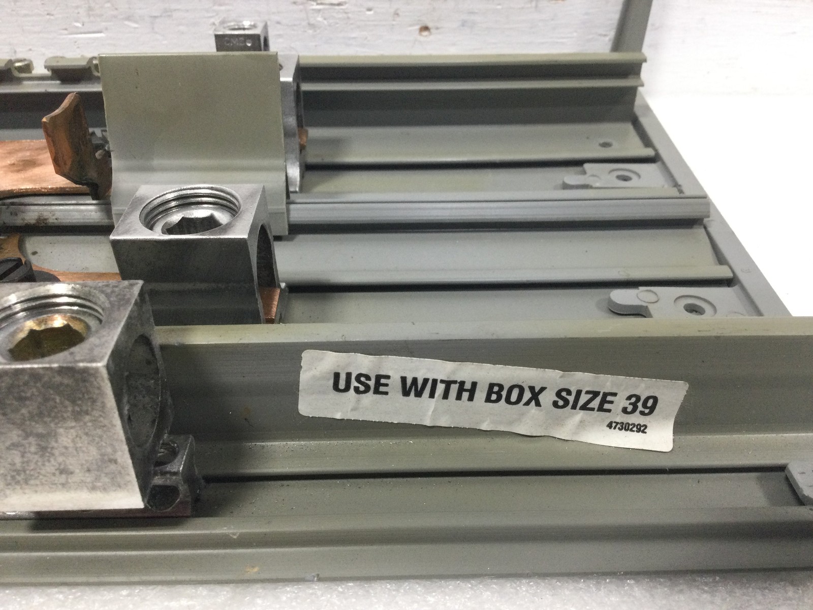 Siemens G4040MB1200CU 200 Amp 40 Space Copper Buss Load Center Guts Only 9″X27″