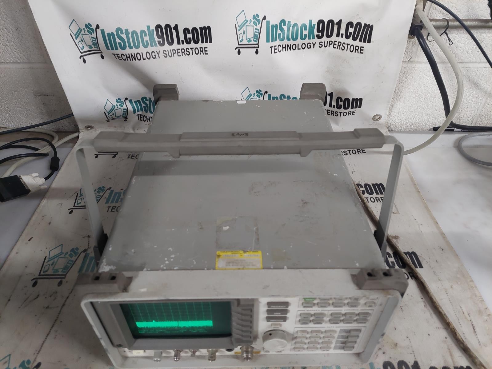 Hewlett Packard 8563A Spectrum Analyzer 9kHz-26.5GHz
