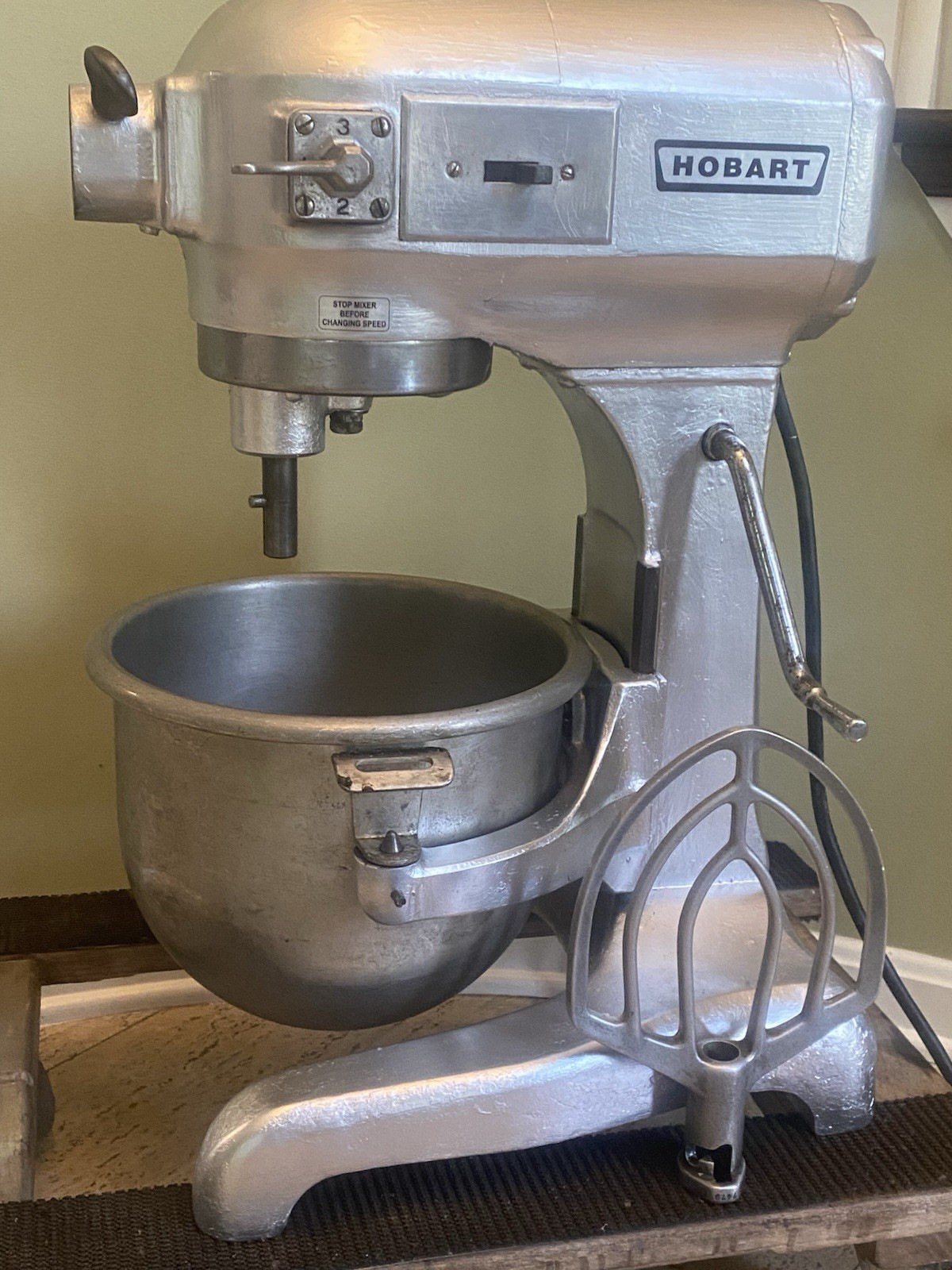 Hobart A120 12 Quart Commercial Bakery Dough Mixer + Bowl Paddle Reconditioned