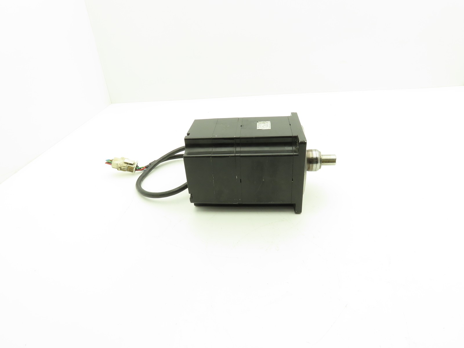 Yaskawa SGMP-15AWYR12 AC Servo Motor 1500W 4.77Nm 3000 RPM Encoder **READ**