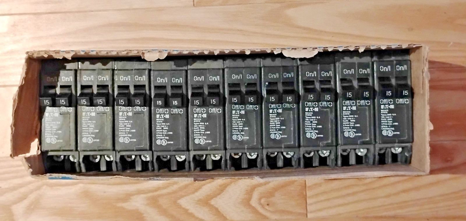 NEW EATON CUTLER-HAMMER BD1515 15 AMP 2 POLE 120/240 VOLT TANDEM CIRCUIT BREAKER