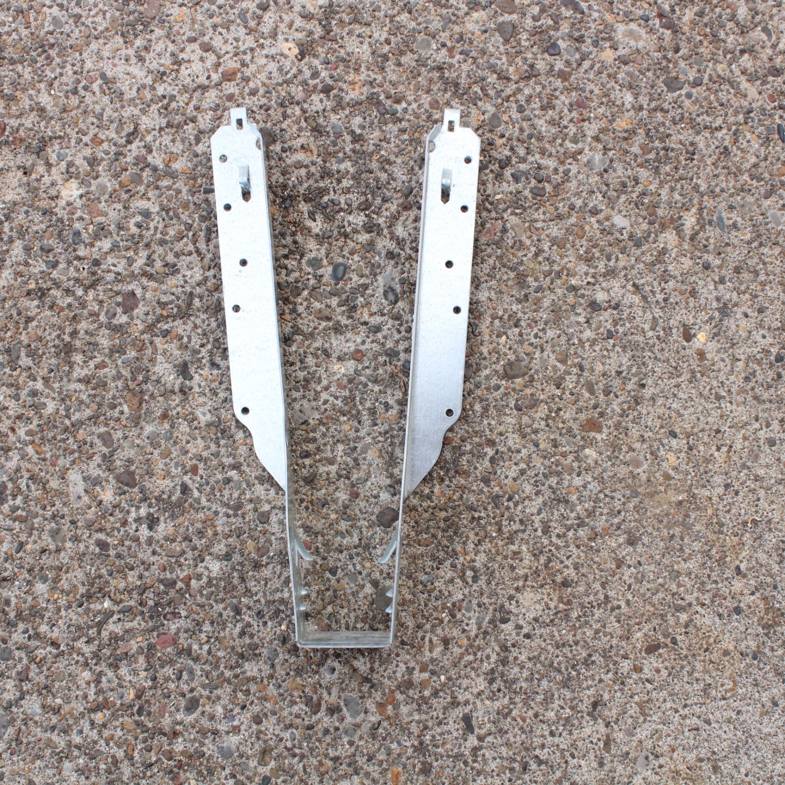 8 SIMPSON STRONG TIE IUS1.81/11.88 FACE MOUNT I-JOIST HANGER – G90 GALVANIZED