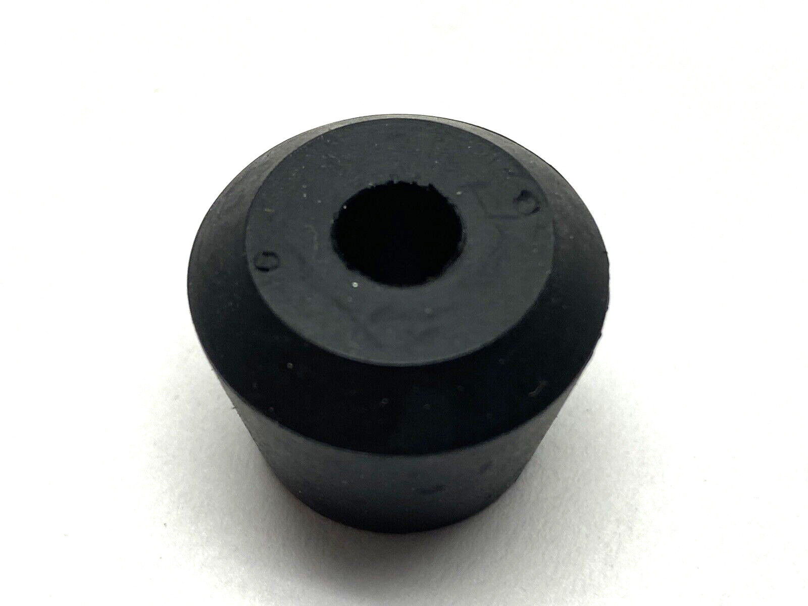 Remke SRB-104 Single Hole Round Cable Neoprene Bushing LOT OF 15
