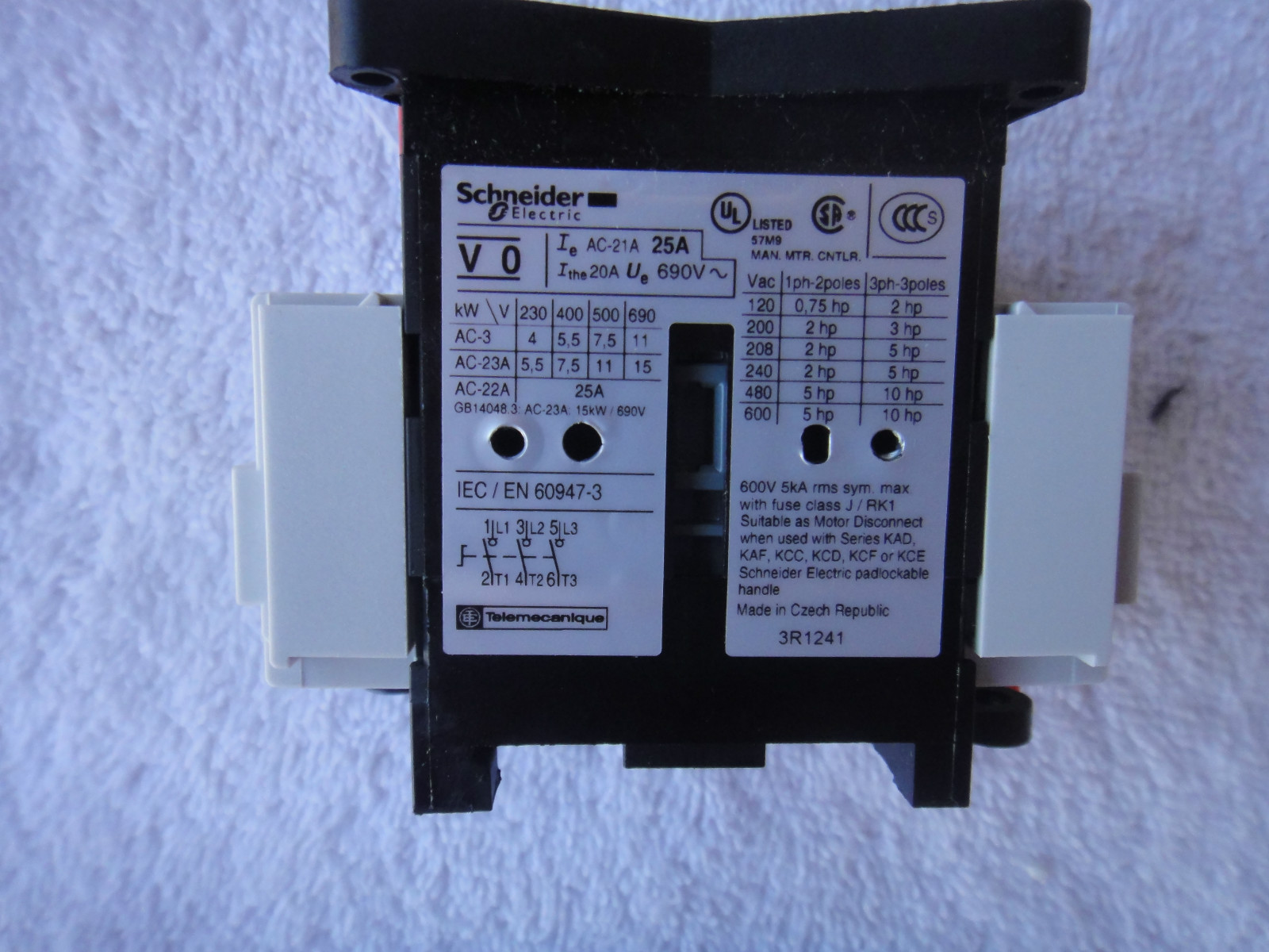 Schneider Electric 3 P Isol Load Break Switch 25A V0 IEC/EN60947-3 w/12A VZ7