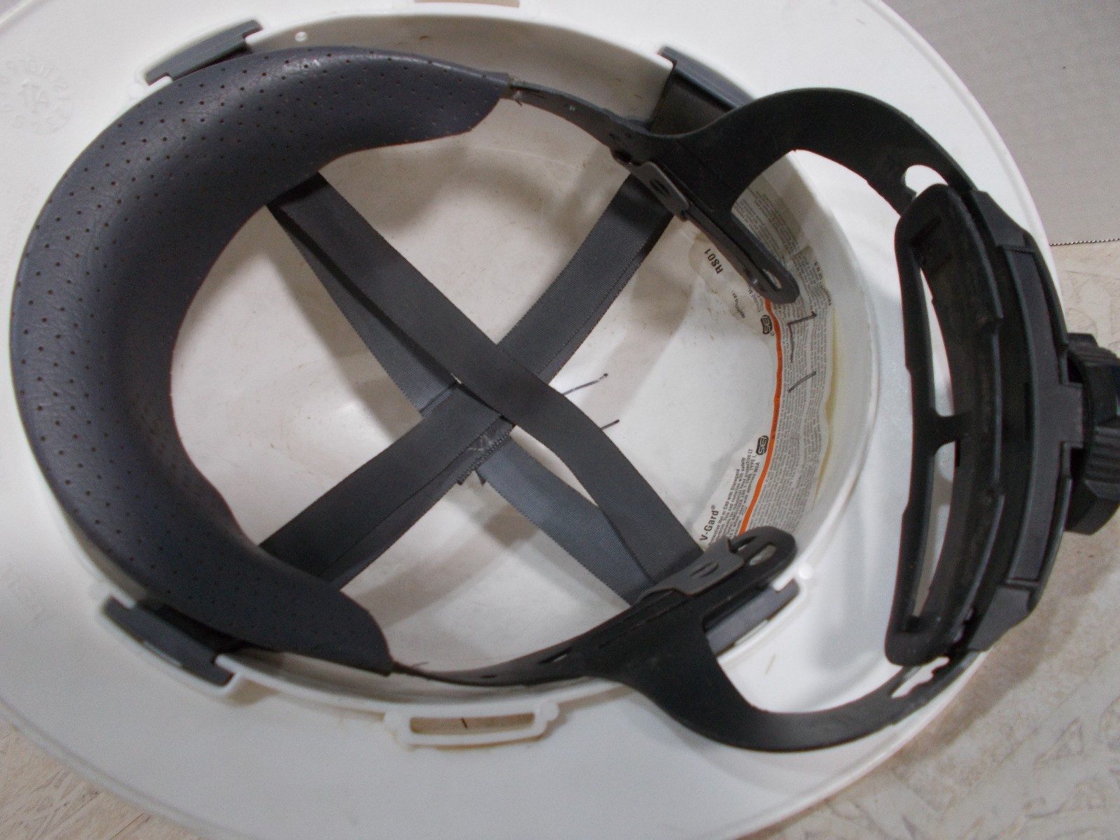 Hard Hat MSA V-Guard Full Brim (Type 1) 4pt Suspension Size Medium