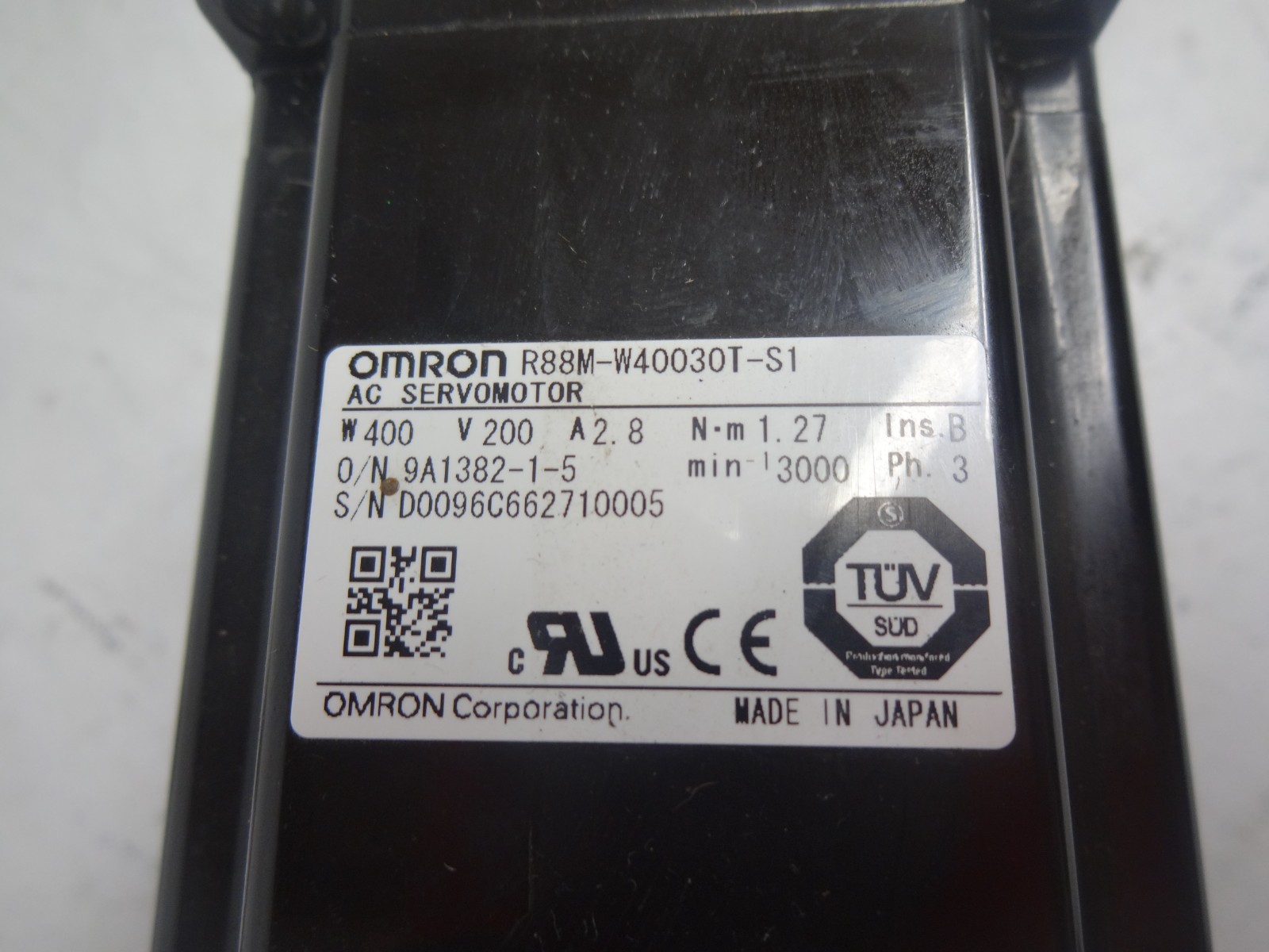 OMRON R88M-W40030T-S1 AC Servo Motor 400W 200V 2.8A