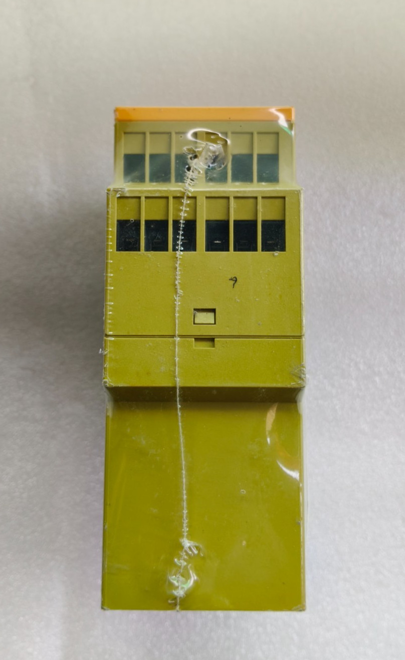 Pilz PN0Z X4 24VDC 3n/o 1n/c Safety Relay. Ident. No: 774730