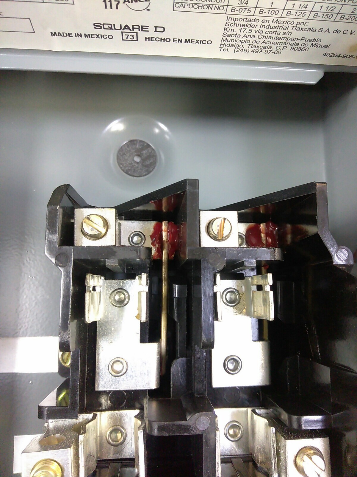 Square D D221NRB SER E3 Disconnect 30A 240VA SAFETY Switch TYPE 3R (BMBS-2B