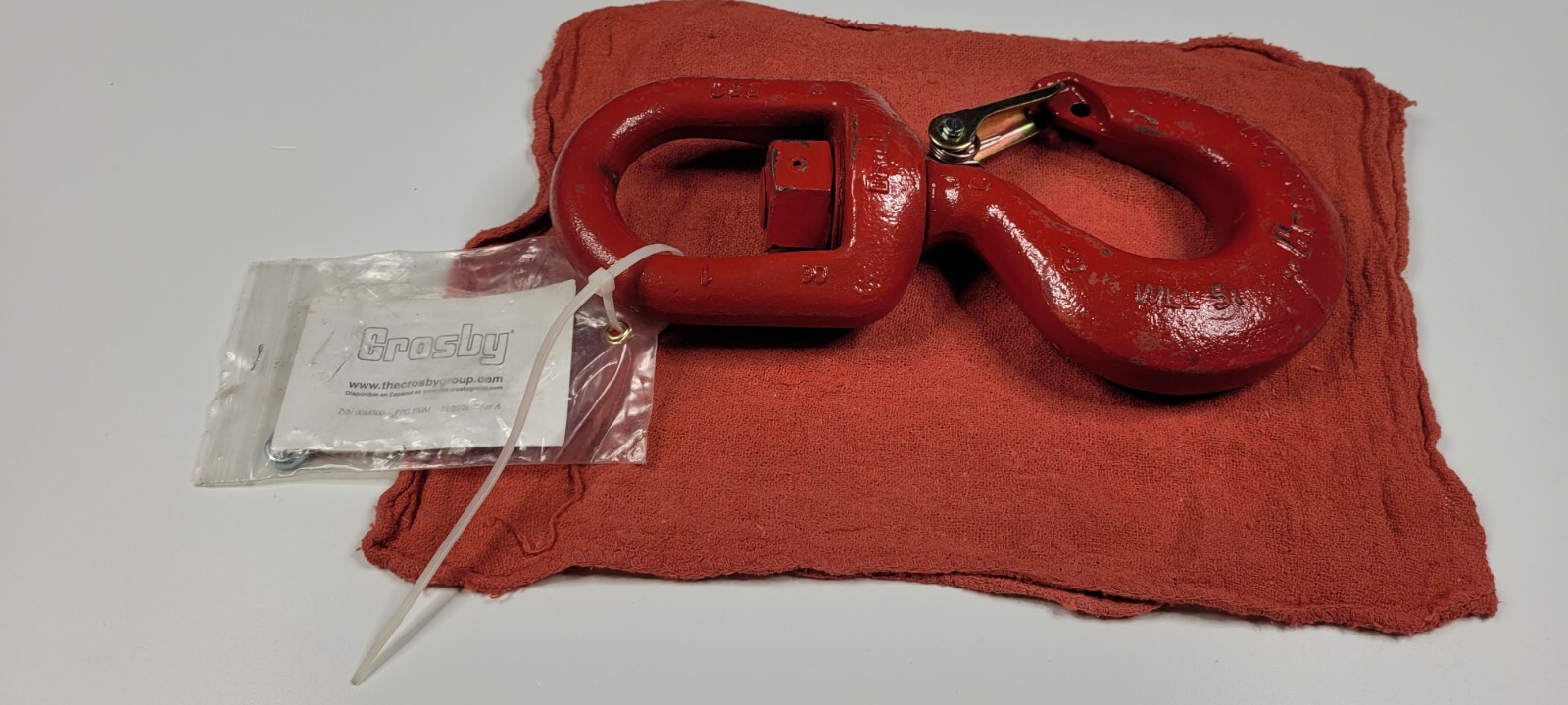 Crosby 1048666 L-322CN 10 Ton 5T WLL Carbon Steel Swivel Hook w/ Latch USA Made