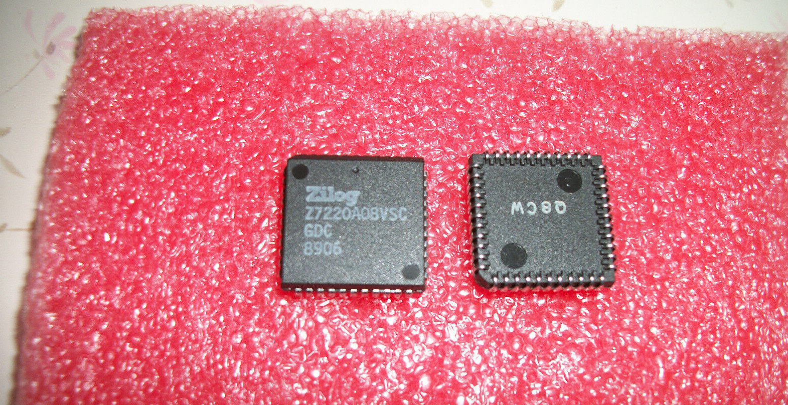 1x ZILOG Z7220A08VSC , Z7220 PLCC-44, GDC, 7220AD , Vintage Rare BRAND NEW ITEM