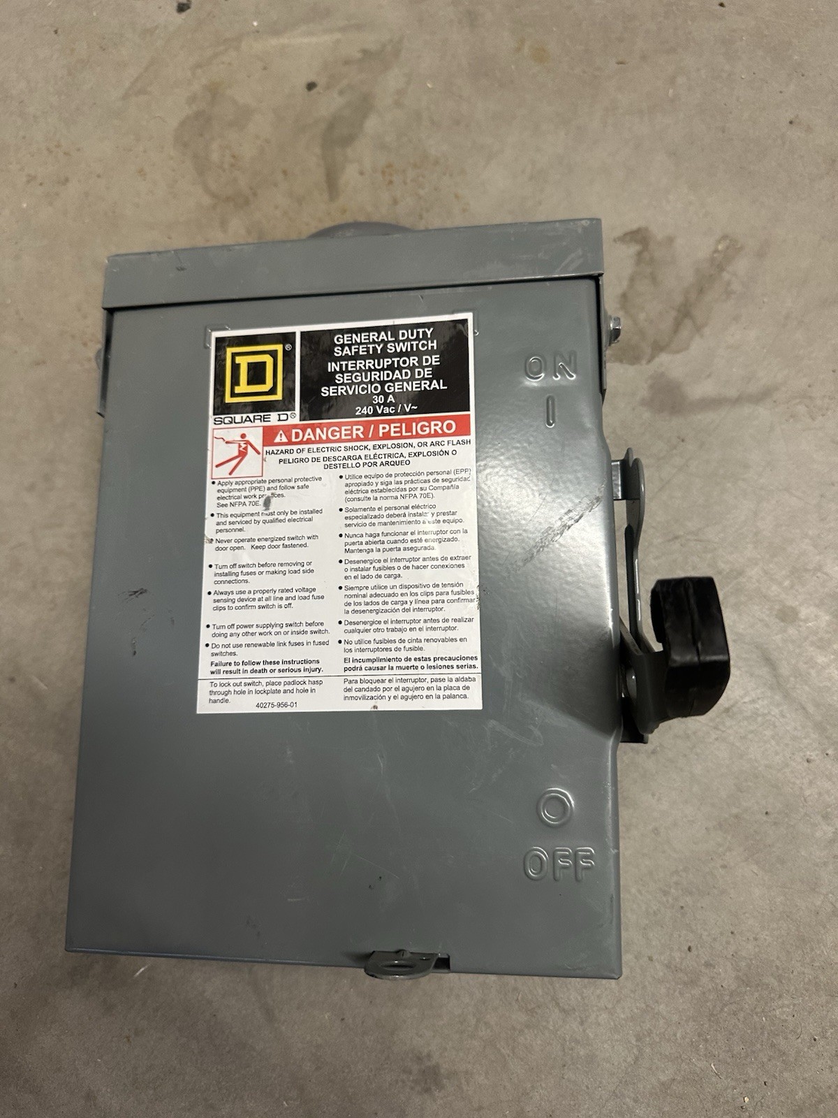 SQUARE D Fusible Disconnect Switch, D221NRB NEMA 3R ENCLOSURE, 30 AMP, 240 VAC
