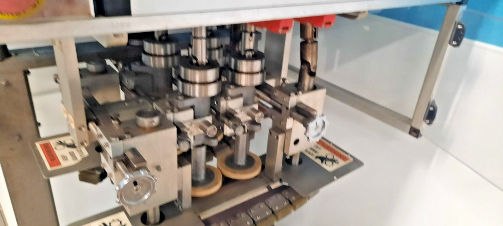 Hardly Used Great condition Resina Model NRT-20 Automatic Cap Retorquer.