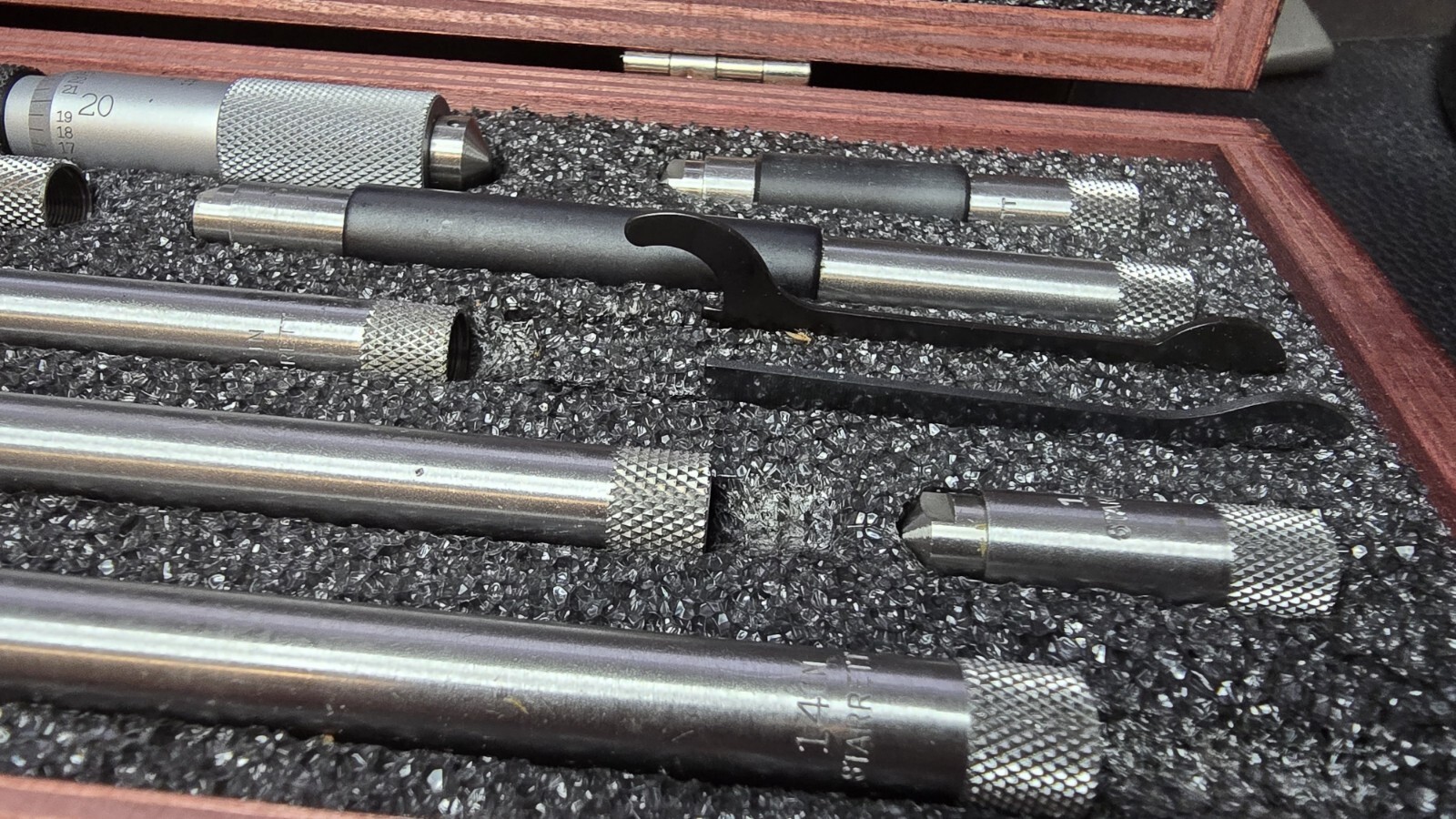 Starrett 823DZ 4 to 32″ Range Tubular Inside Micrometer Set – Multicoloured