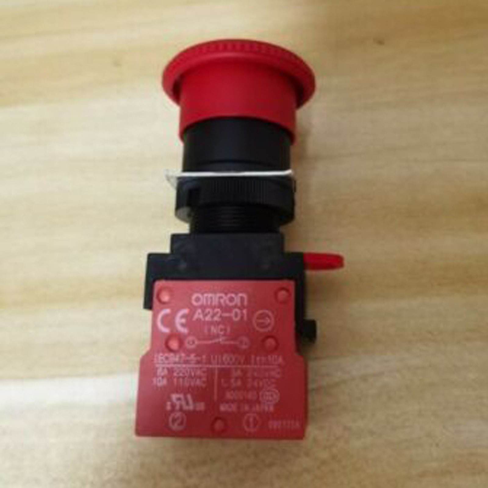 1PCS new omron A22E-M-02 A22EM02 Pushbutton Switch Red Free Ship
