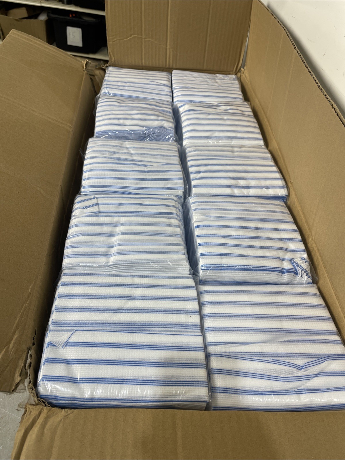 Rubbermaid Commercial HYGEN 2134283 Cleaning Cloths – White/Blue (600/CT) New