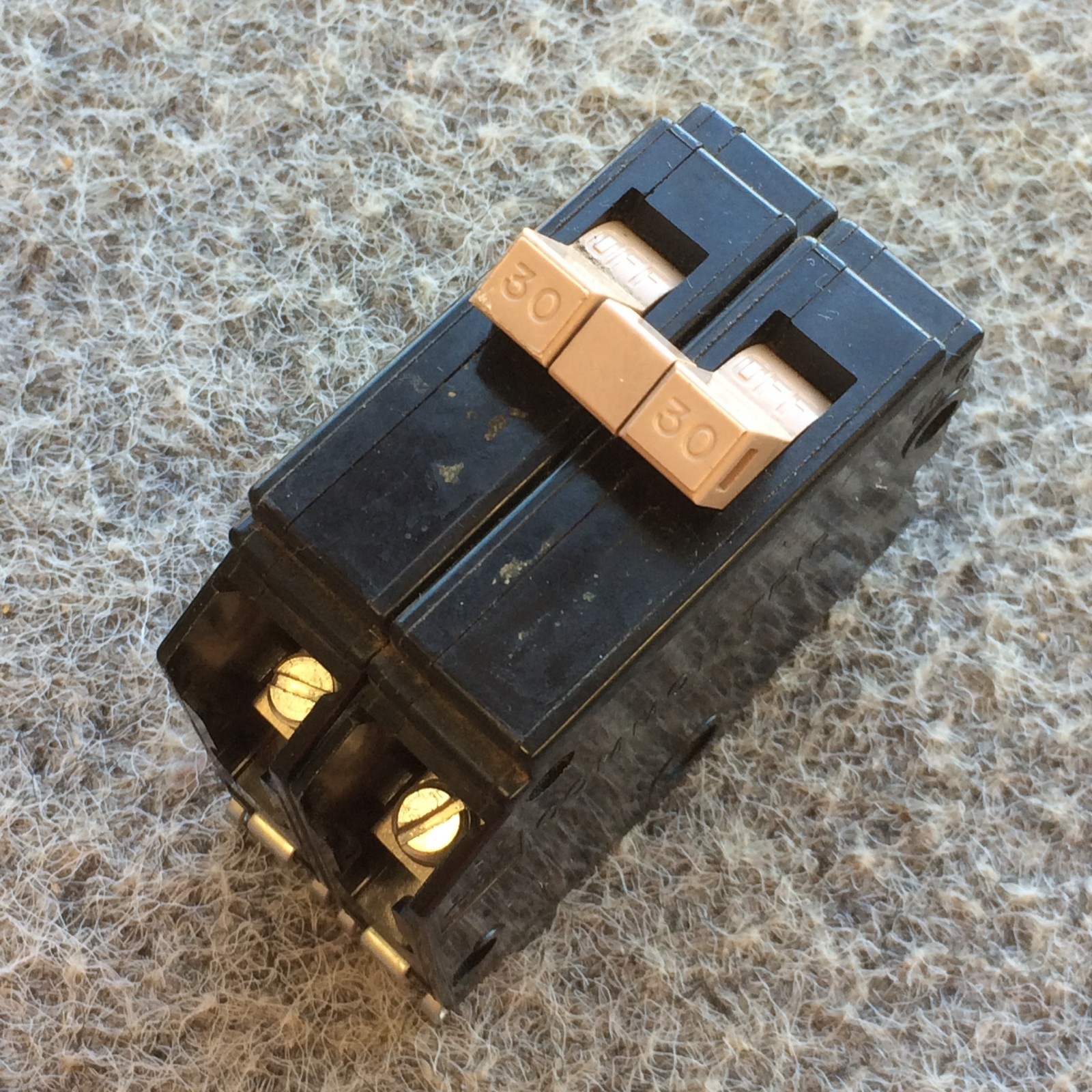 Eaton Cutler Hammer 30Amp 2 Pole Circuit Breaker CH230 METAL FOOT (Half Notch)
