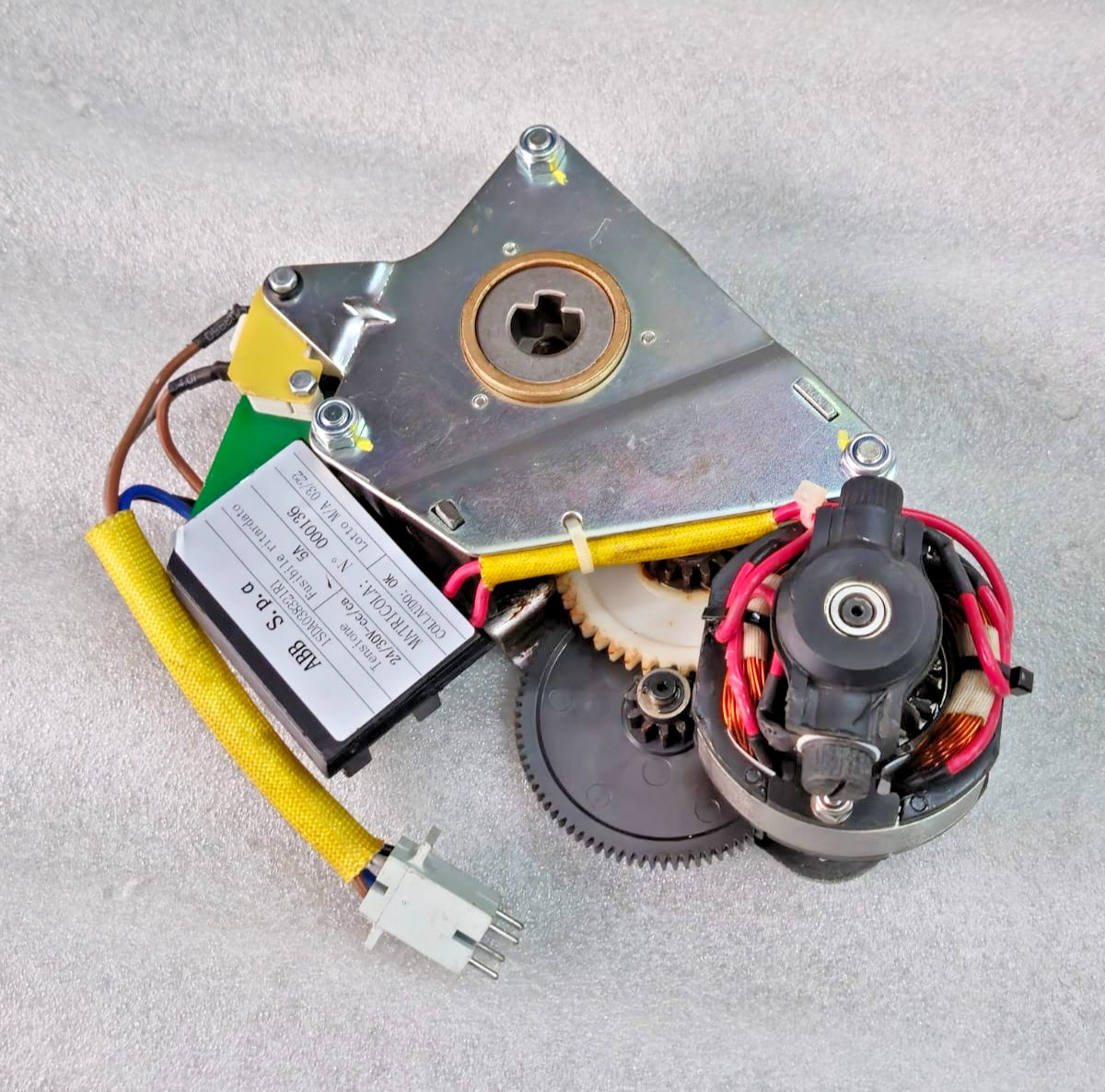 ABB SACE S.P.A 1SDA038321R1 24/30V GEARED MOTOR DEVICE FREE FAST SHIPPING FRDEX