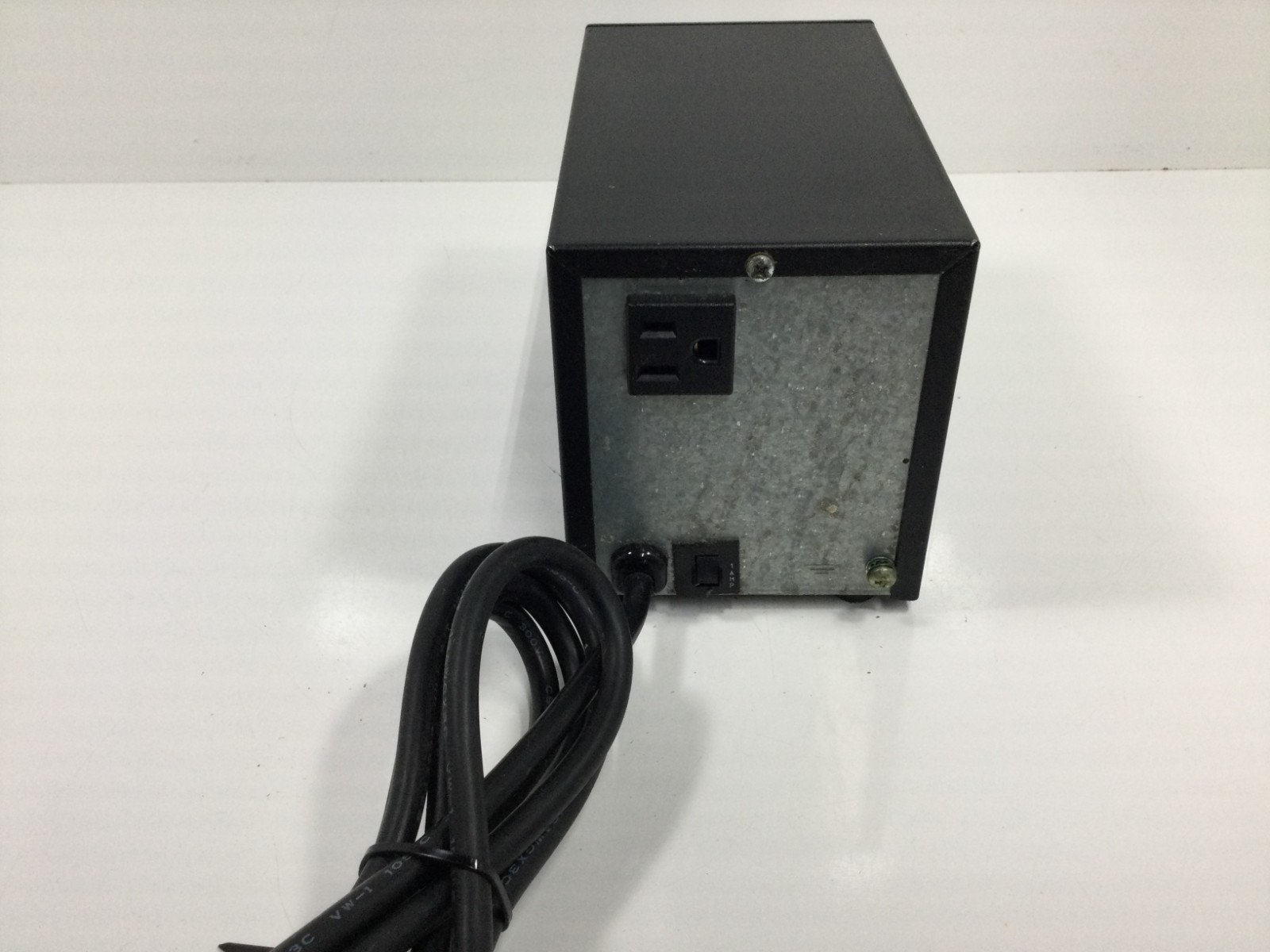 OneAC PC075A Power Conditioner, Input: 120VAC, .69A, Output: 120VAC, 6.25, 69Hz