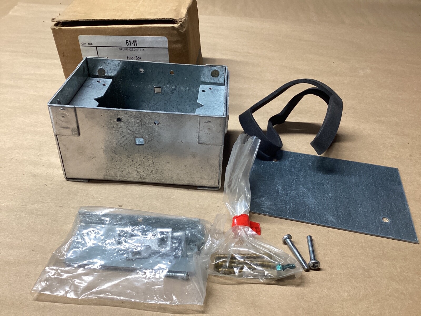 Steel City 61-W Galvanized Steel FLOOR BOX #123F125PR6*CO