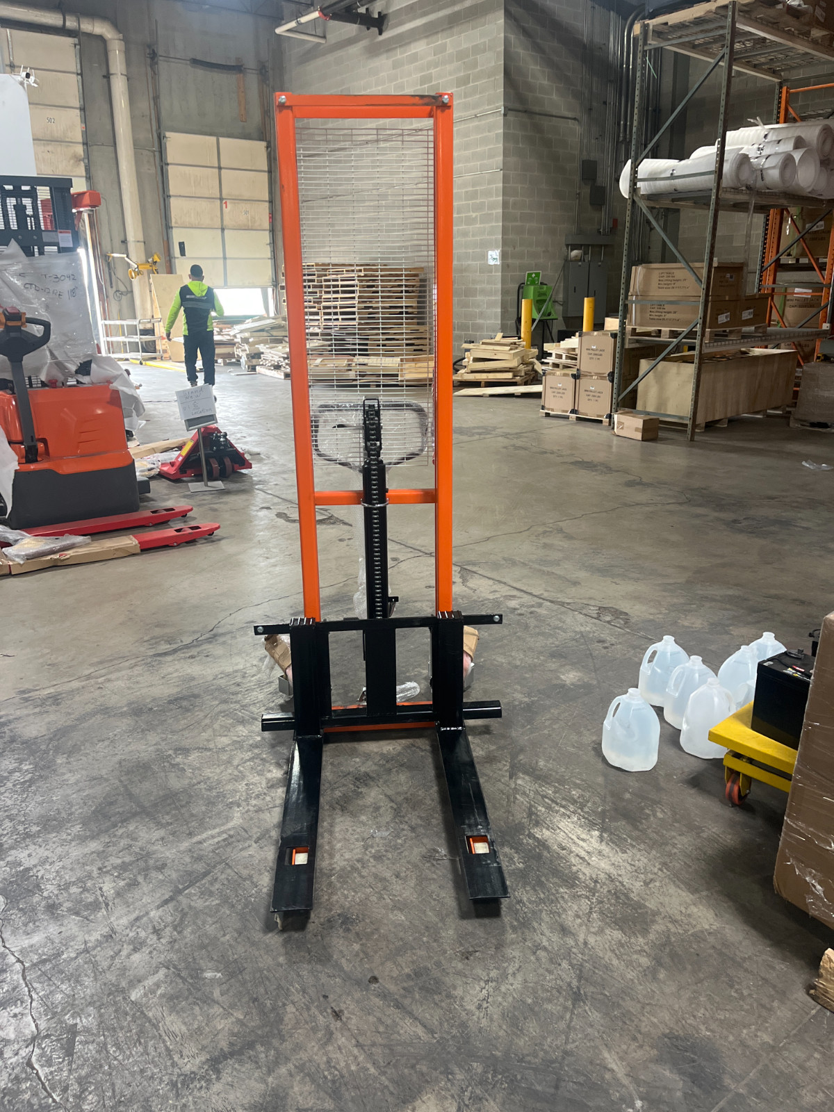 APOLLOLIFT Used 1100lbs Hydraculic Hand Manual Straddle Stacker 63″ Lift