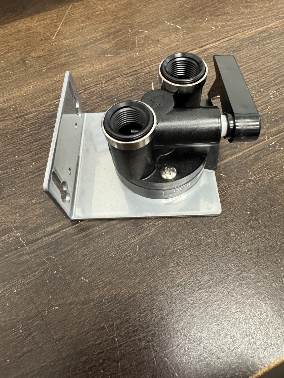 Everpure QL3B Filter Head with Mounting Bracket and shut-Off Valve