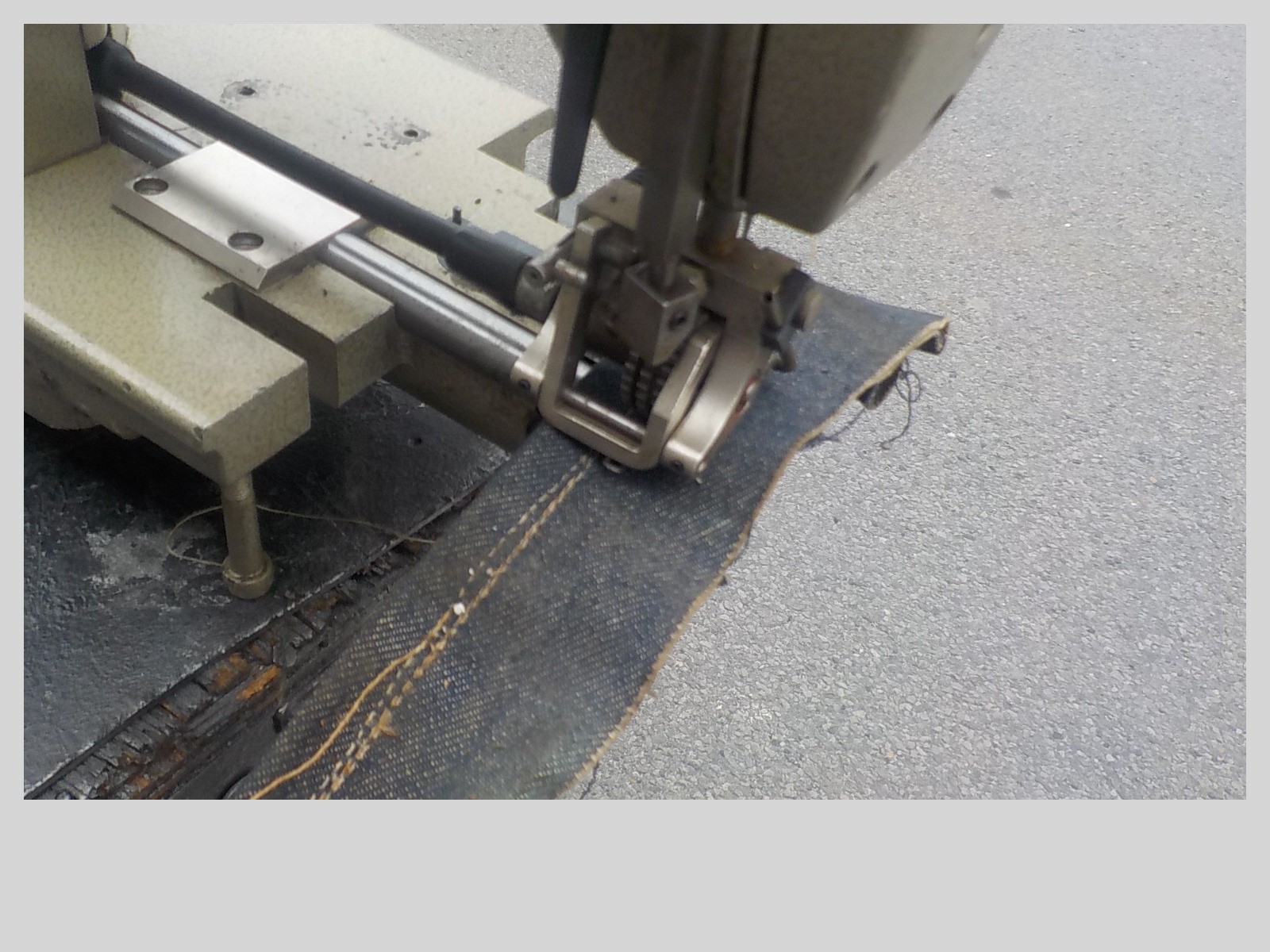 Industrial Sewing Machine Singer 591,one needle with puller ,hemming