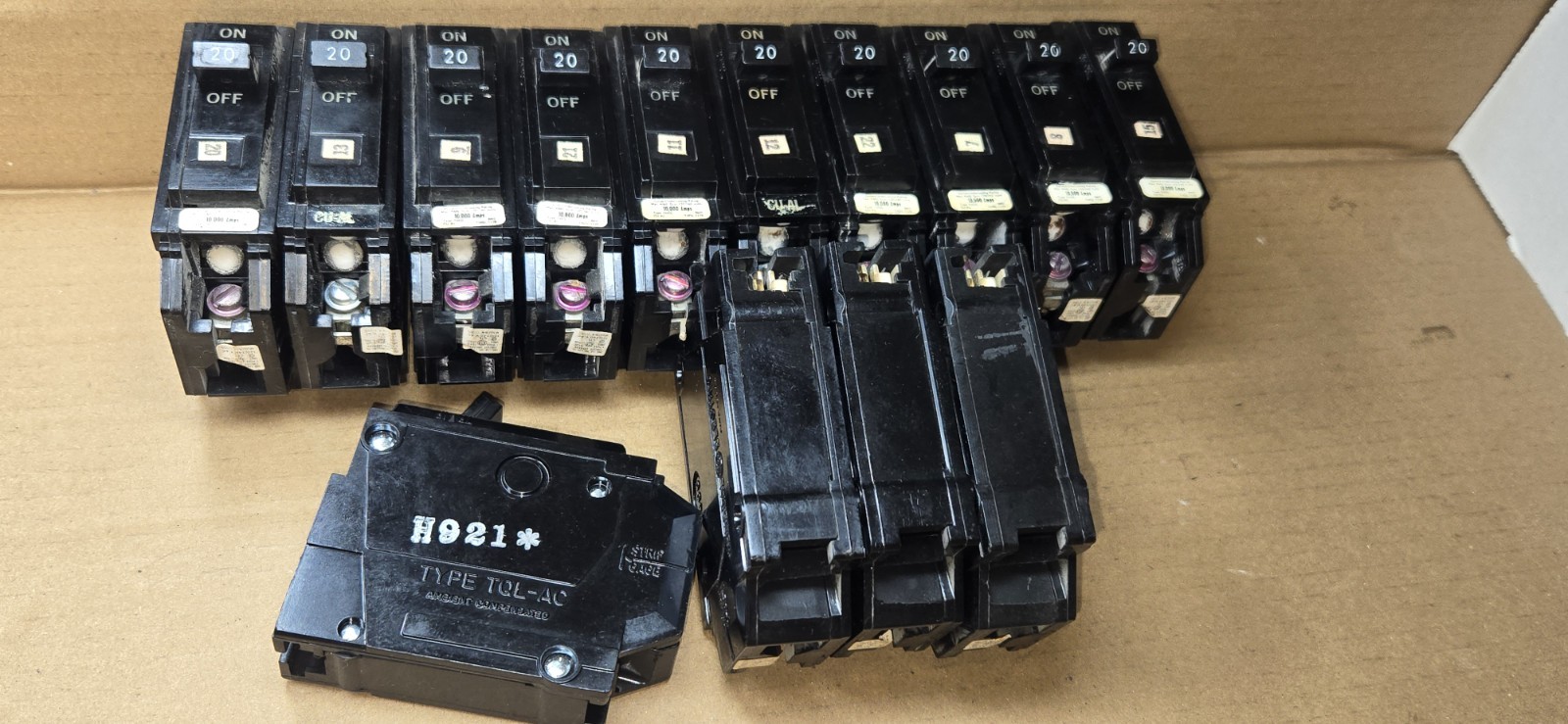 GE THQL1120 Circuit Breaker 20-Amp 1-Pole 120/240-VAC ONLY (1) NEW PRICE 9.99