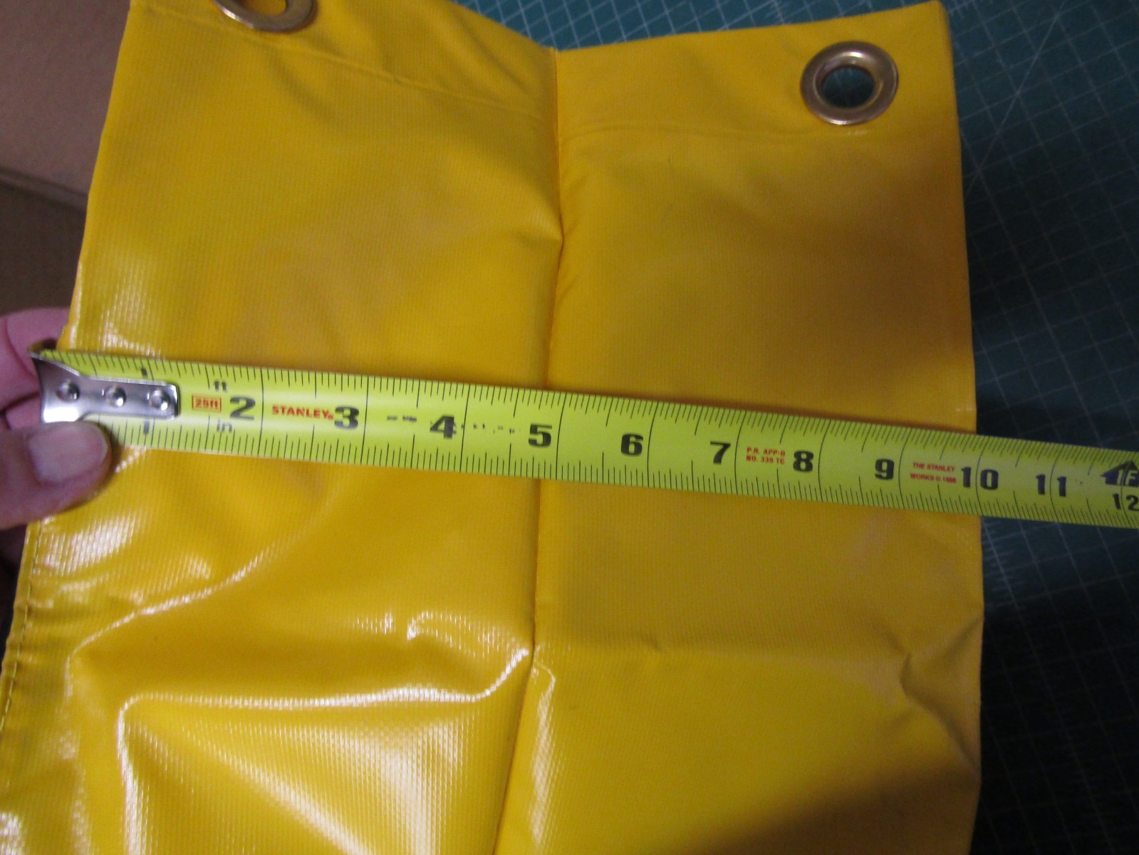 1 – Rubbermaid Commercial 1966719 24 gal Zippered Vinyl Cleaning Cart Bag New –