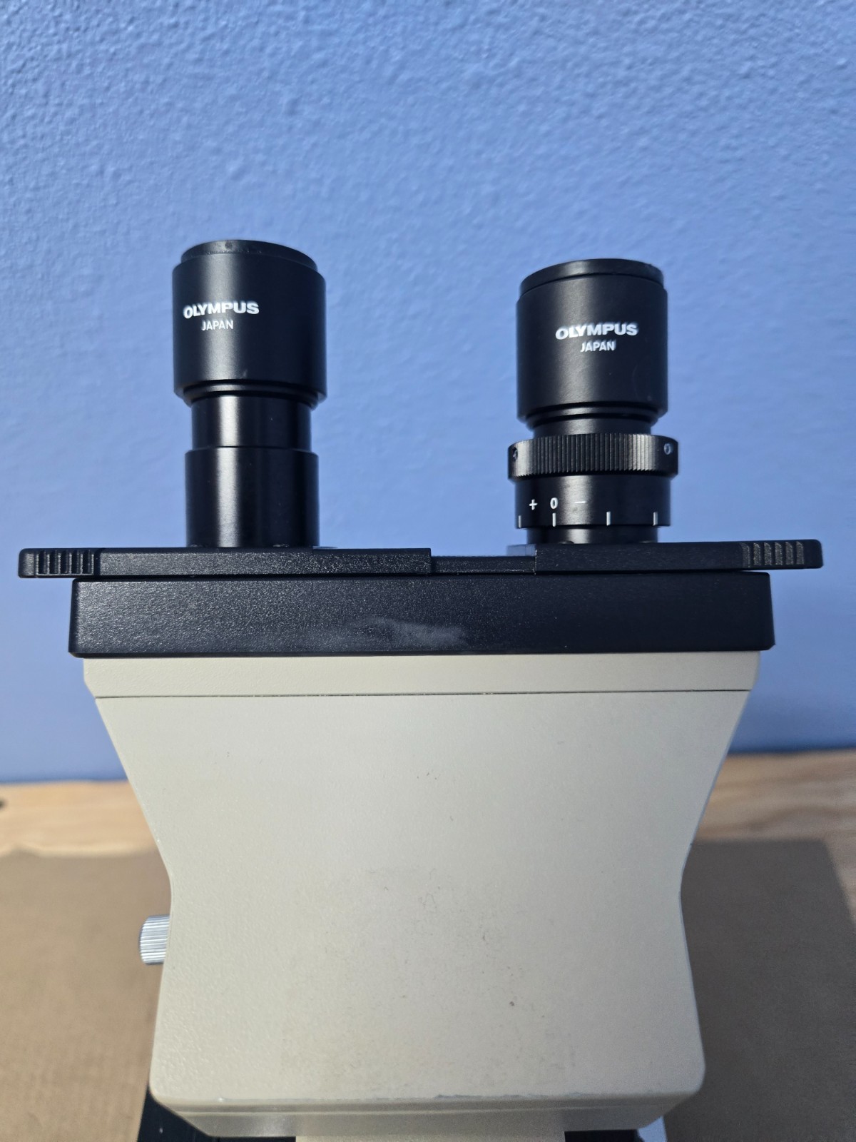 Olympus CH-2, CHT Microscope with objectives 4 X 10X 40X 100X (007)