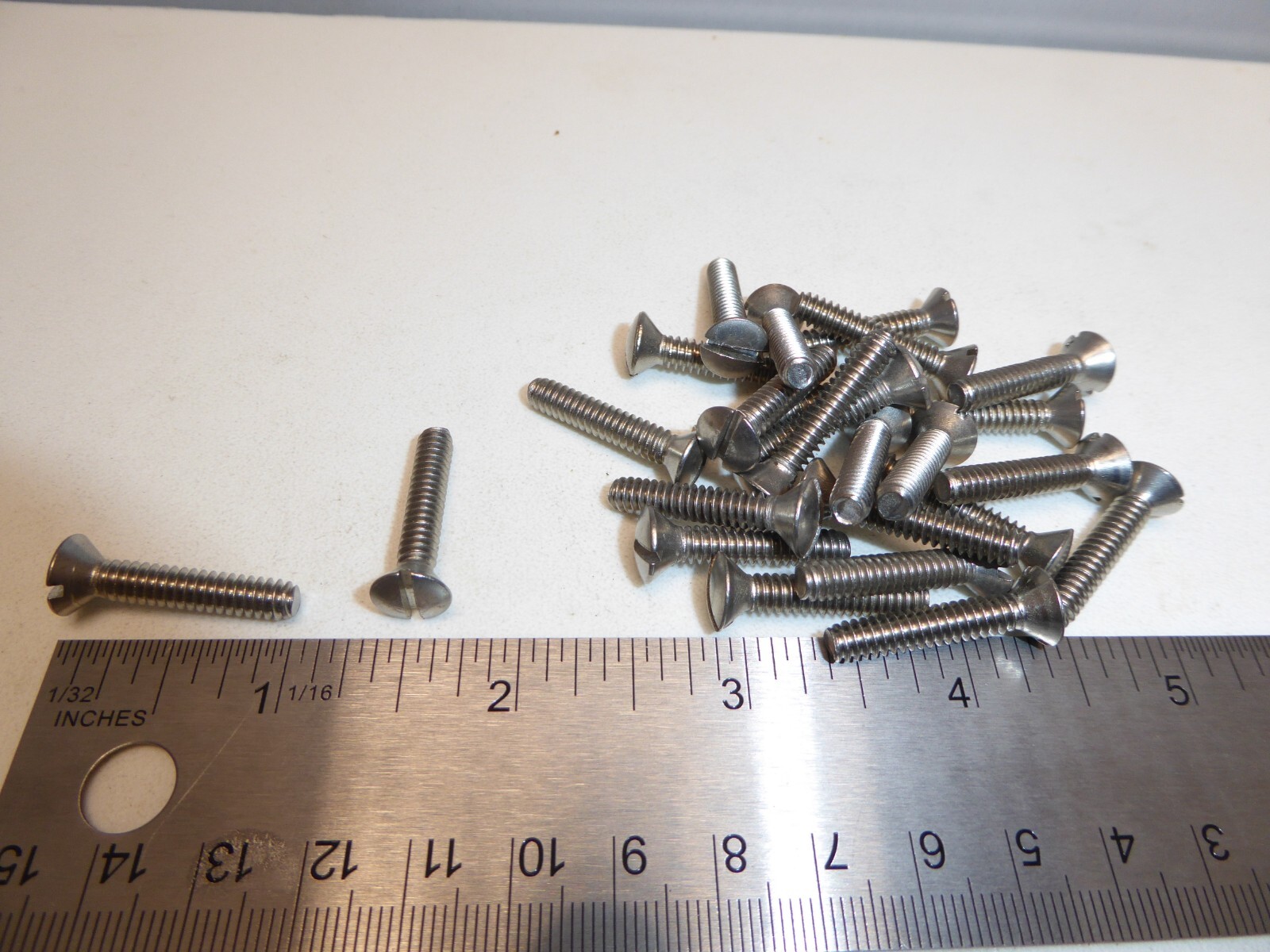 10-24 x 1″ Oval Head Slotted Machine Screw SS 18-8 VINTAGE USA Made Qty 25