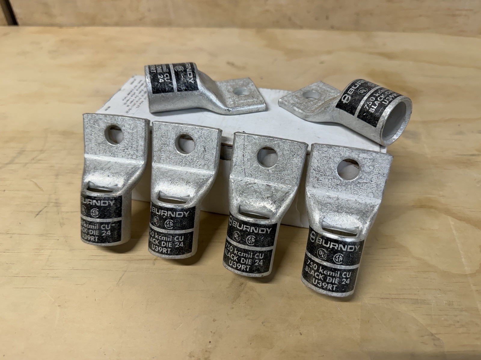 Lot of (6)Burndy 750kcmil YA39L6 lugs, 1/2” Hole STD U39RT P39RT