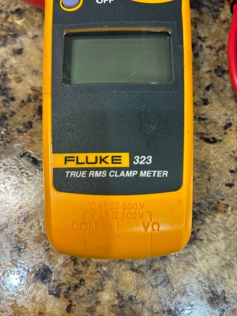 Fluke 323 True RMS Clamp Meter w/Fluke Leads and Case