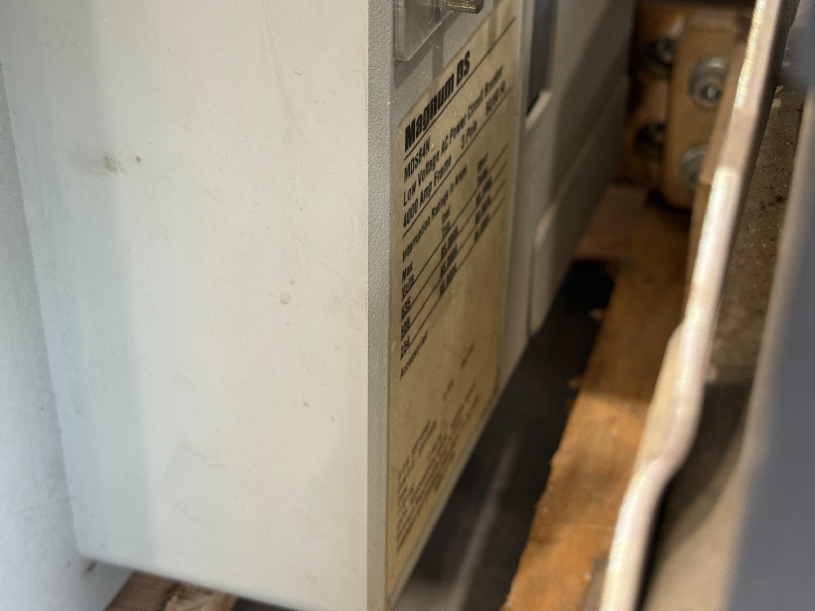 Cutler-Hammer Magnum DS MDS84N 4000A 600V Low-Voltage Power Circuit Breaker – Di