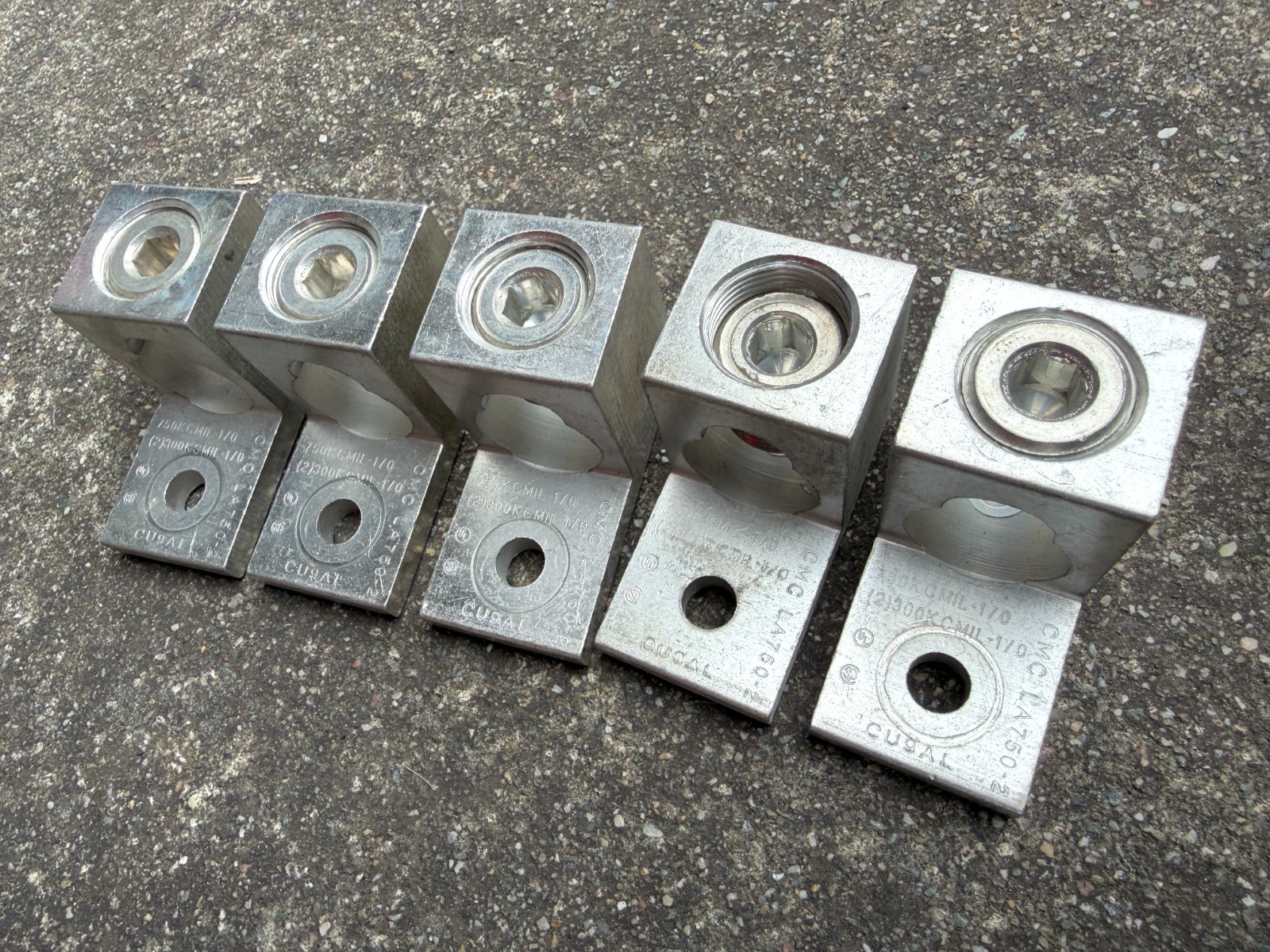CMC LA750-2 Mechanical Lug 750KCMIL-1/0 (2)300KCMIL-1/0 CU9AL (Lot of 5)