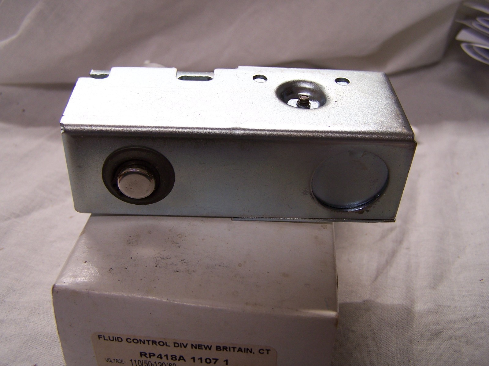 Honeywell RP418A 1107 1 Fluid Control skinner valve, WINNER GETS FREE SHIPPING!
