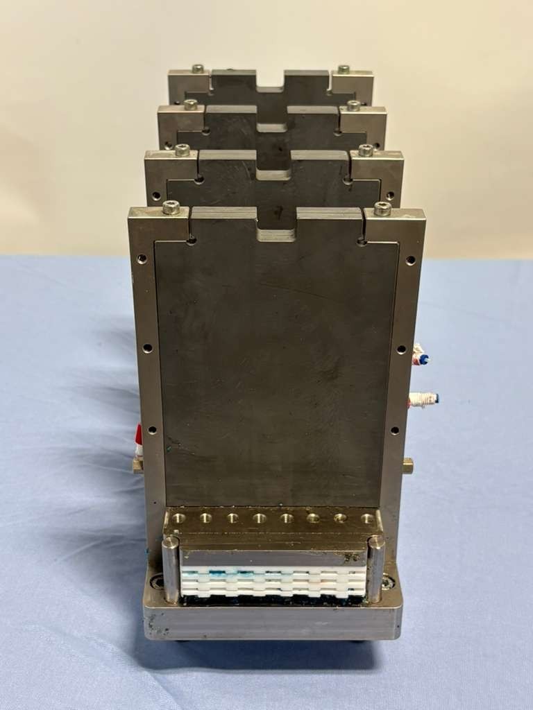 Multi-Plate Electrochemical Test Fixture for Flow Battery Fuel Cell Stack