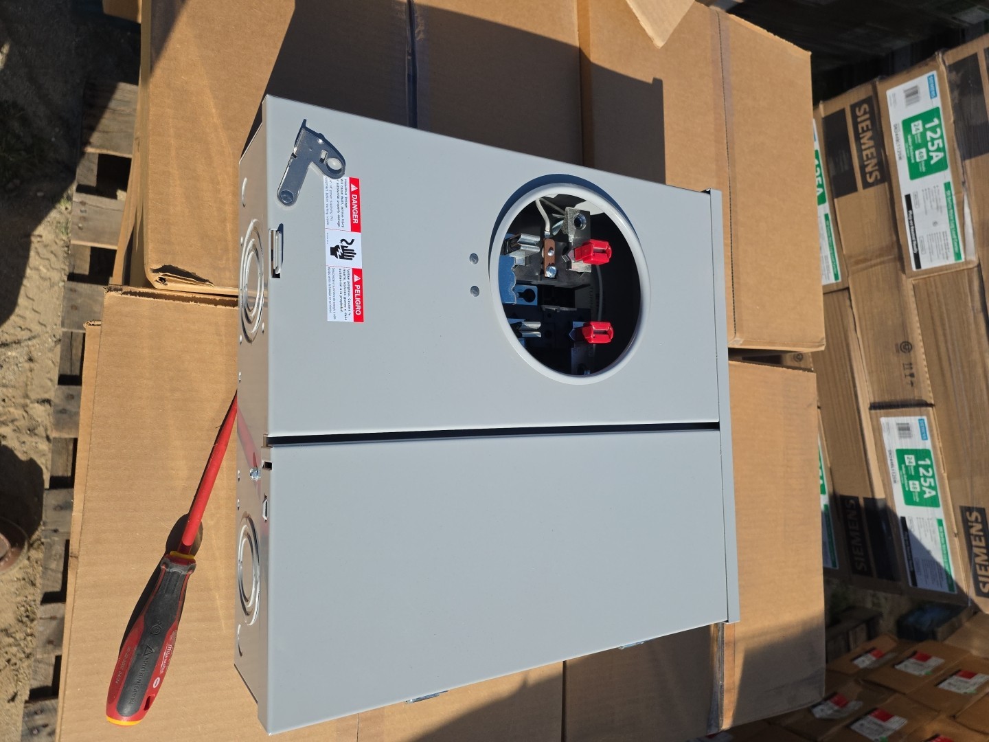 SIEMENS MM0202B1150 150-Amp Meter / Main Breaker Combination. Outdoor. Subpanel