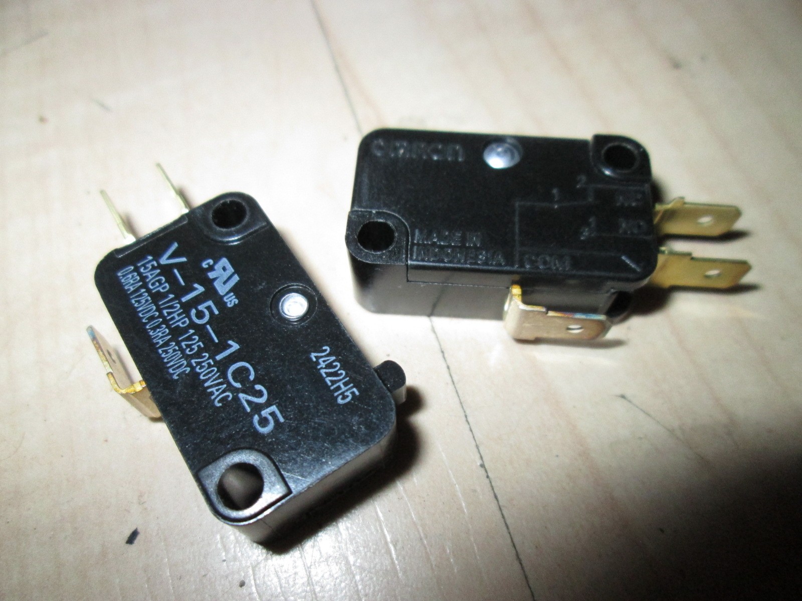 Lot of (2) Omron V-15-1C25 Micro Limit Switch 15A 125/250VAC #E66DA