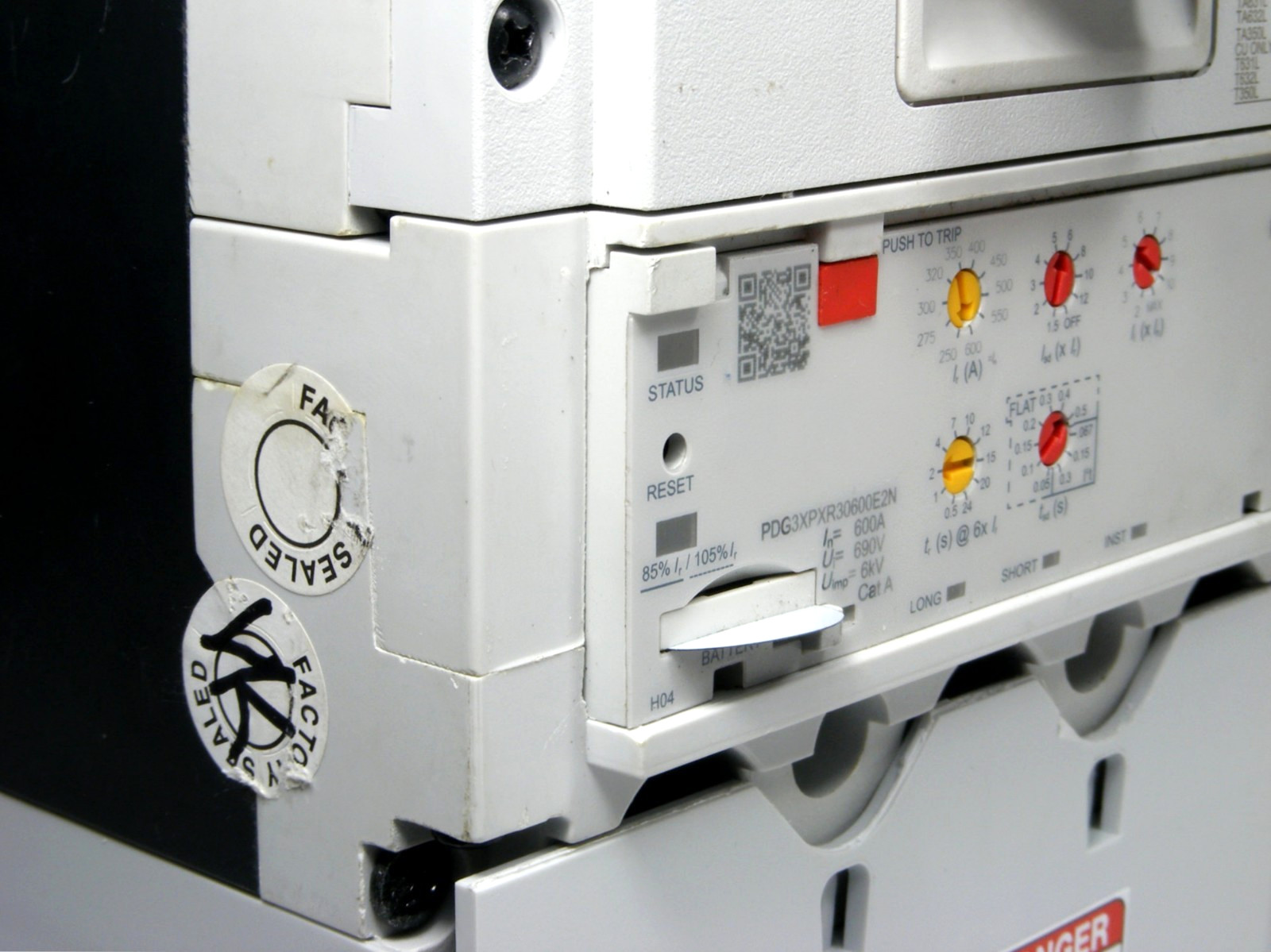 NEW Eaton PDG33M0600E2NL Circuit Breaker, PXR20 LSI, 3P 600A 600V 65kA, w/Lugs B