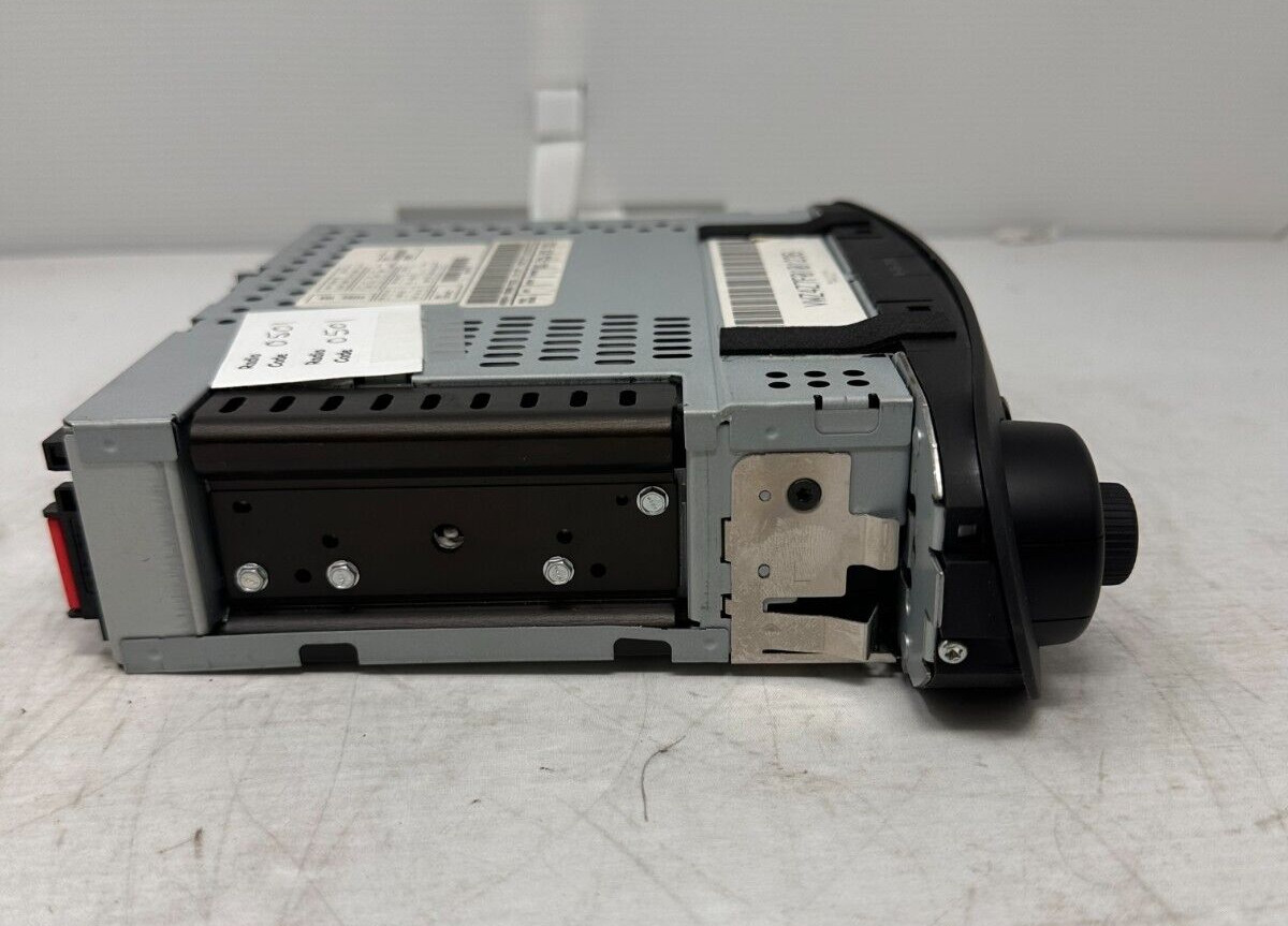 OEM VW VOLKSWAGEN AM FM CD RADIO 1C0035196BFX WITH FREE SHIPPING