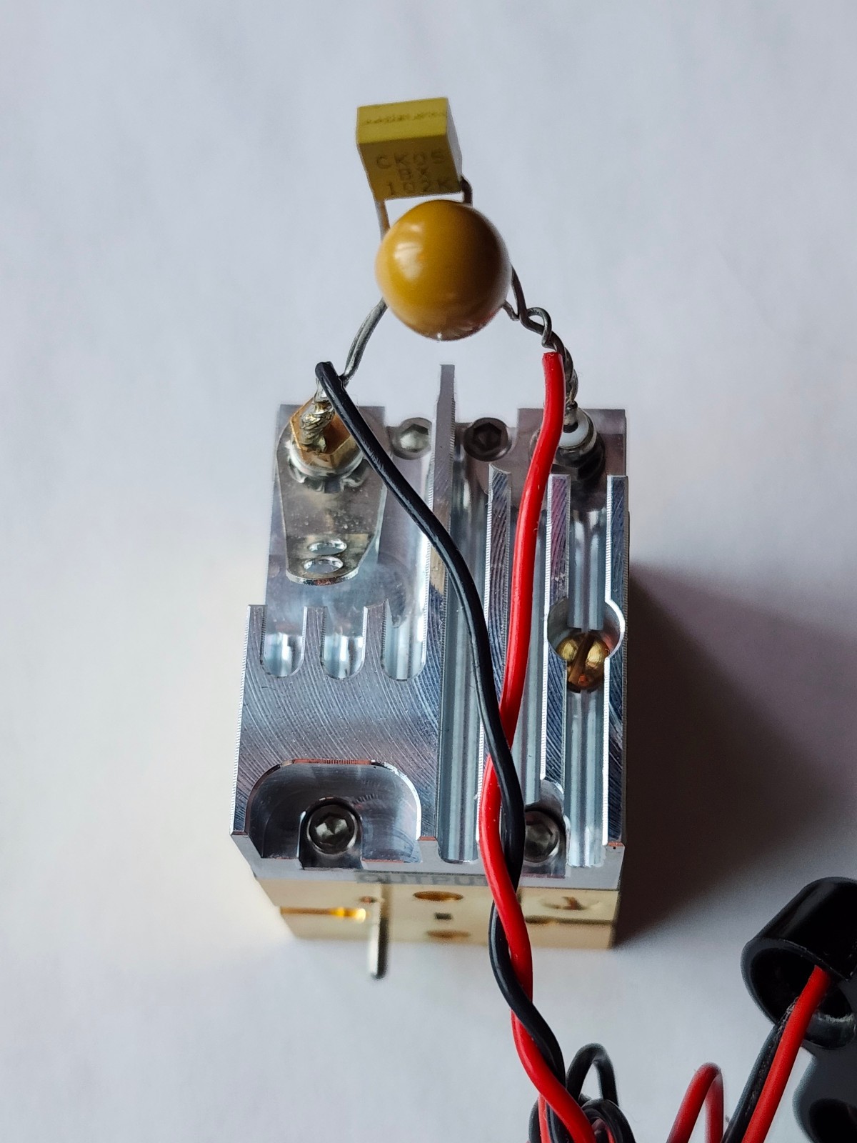 Millitech W-band Low Noise Amplifier, WR-10 flanges, +22dB gain