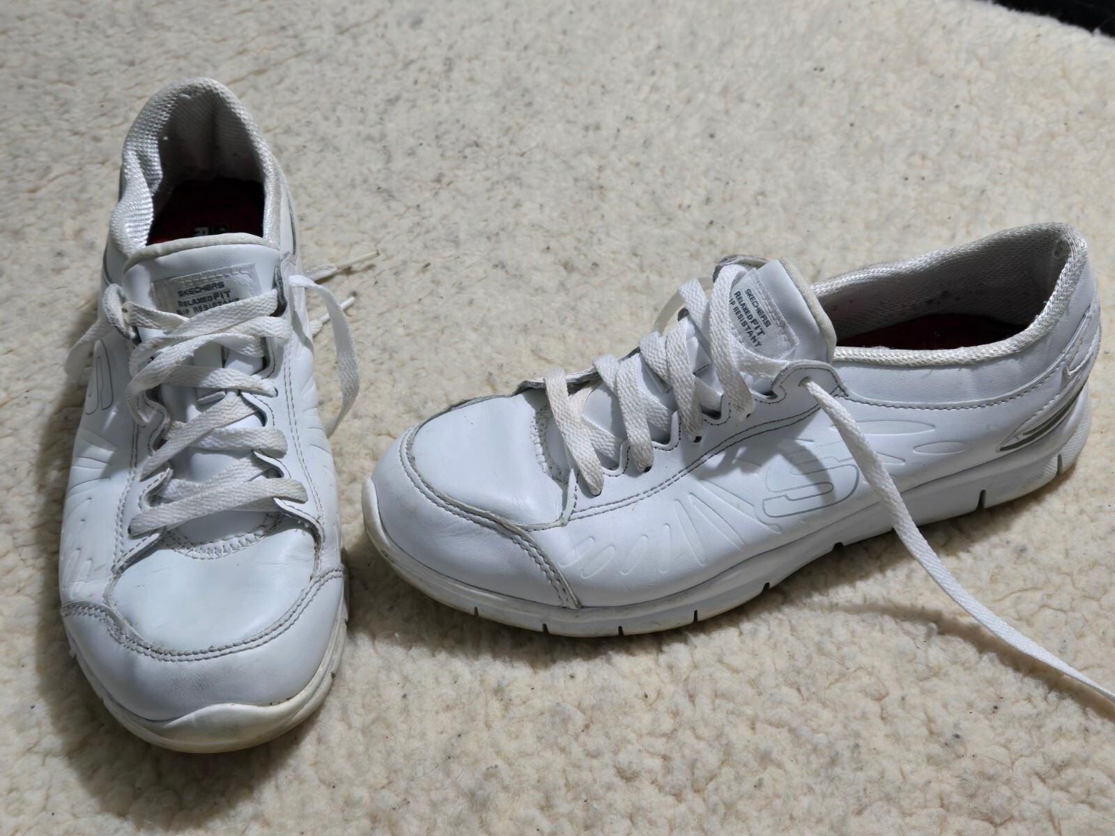 Skechers Women’s Size 8 White Work Shoes Sneakers Relaxed Fit Sneaker 76564