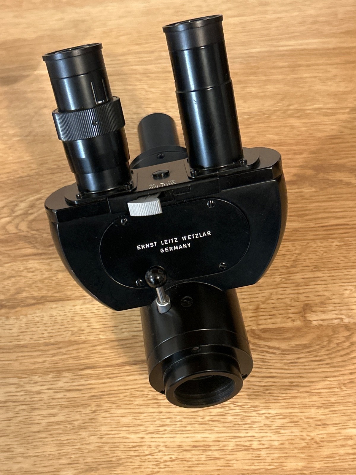 Leitz Germany Microscope Head w/ 10x Periplan GF Eyepieces & Camera Adapter