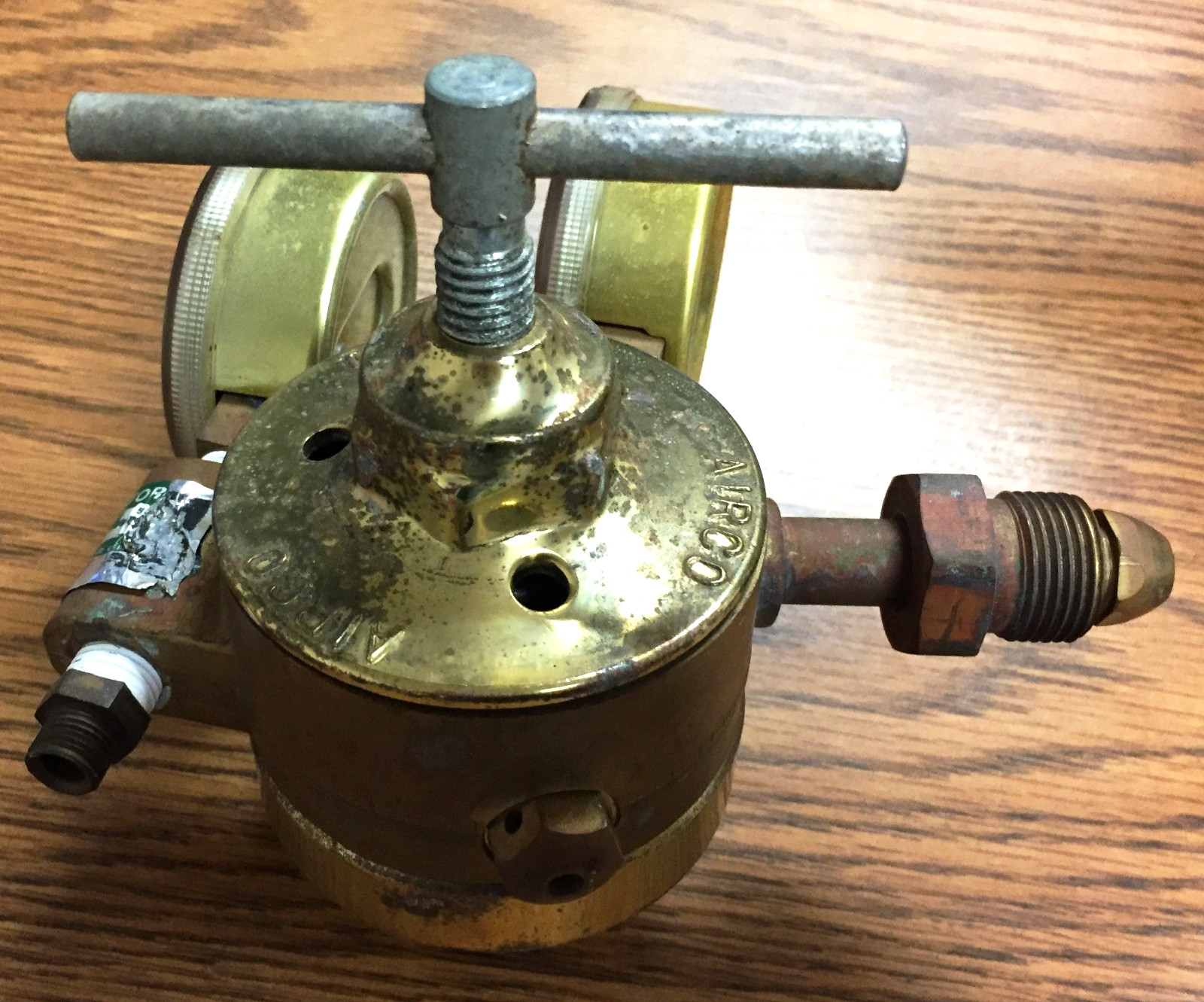 Airco 806-8456 Two Stage Oxygen & Gas Regulator with 2 Gauges of 200 & 4000 psi