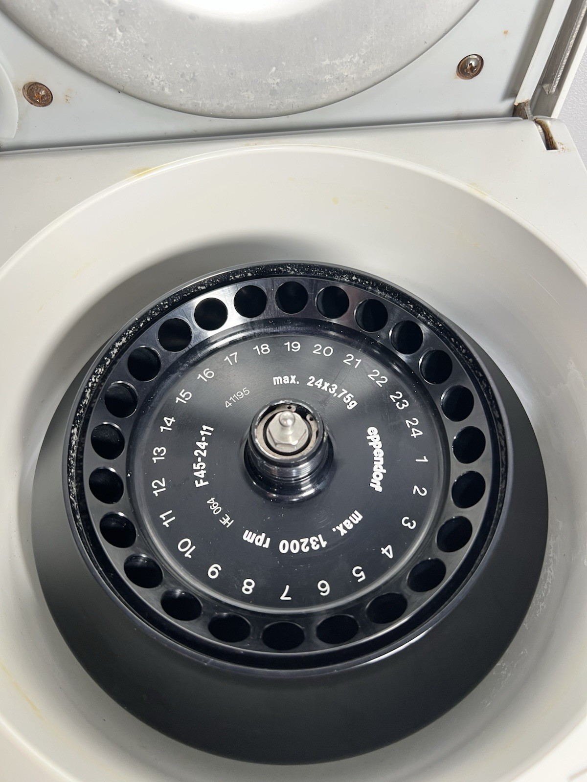 Eppendorf 5415D Micro Centrifuge + F45-24-11 Rotor & Lid; TESTED Cosmetic Issues