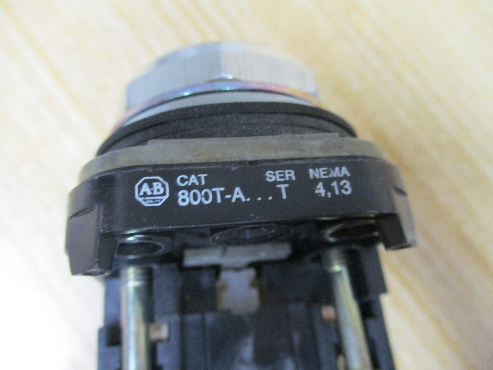 Allen Bradley 800T-A6D2 Push Button 800TA6D2 Ser.T, W/800T-XA